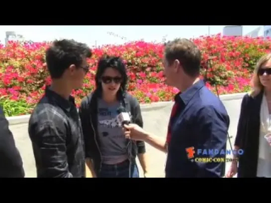 Kristen Stewart and Taylor Lautner Interview Comic-Con 2009