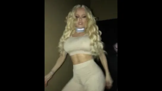 Nikki Delano сочная зрелая сучка и ее большие сладкие сиськи и большая сочная жопа, секс мамка мильфа жопы