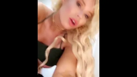 Nikki Delano сочная зрелая сучка и ее большие сладкие сиськи и большая сочная жопа, секс мамка мильфа жопы