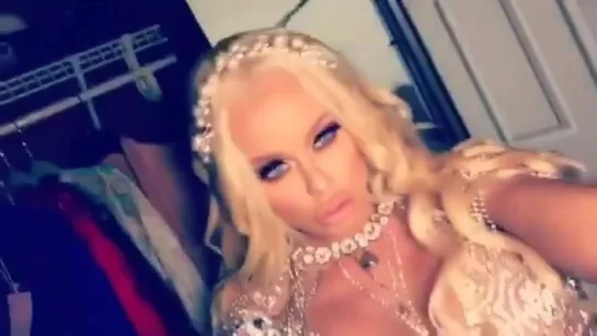 Nikki Delano сочная зрелая сучка и ее большие сладкие сиськи и большая сочная жопа, секс мамка мильфа жопы