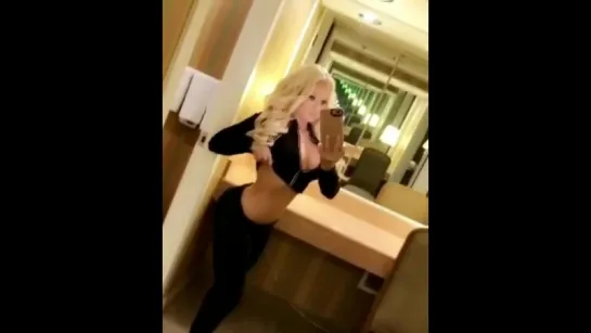 Nikki Delano сочная зрелая сучка и ее большие сладкие сиськи и большая сочная жопа, секс мамка мильфа жопы