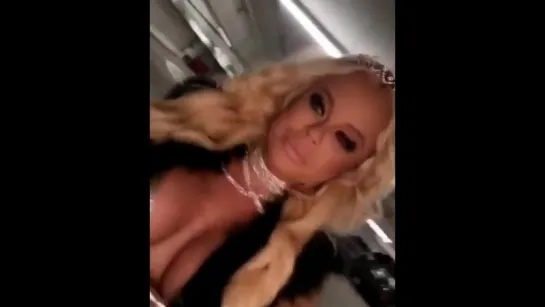 Nikki Delano сочная зрелая сучка и ее большие сладкие сиськи и большая сочная жопа, секс мамка мильфа жопы