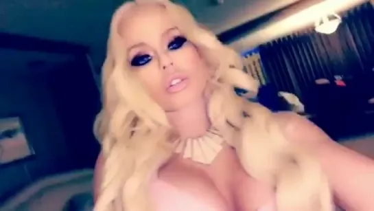 Nikki Delano сочная зрелая сучка и ее большие сладкие сиськи и большая сочная жопа, секс мамка мильфа жопы