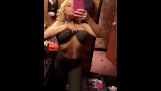 Nikki Delano сочная зрелая сучка и ее большие сладкие сиськи и большая сочная жопа, секс мамка мильфа жопы