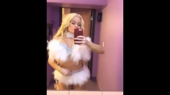 Nikki Delano сочная зрелая сучка и ее большие сладкие сиськи и большая сочная жопа, секс мамка мильфа жопы