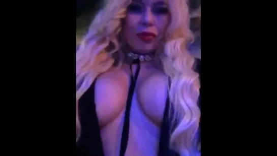 Nikki Delano сочная зрелая сучка и ее большие сладкие сиськи и большая сочная жопа, секс мамка мильфа жопы