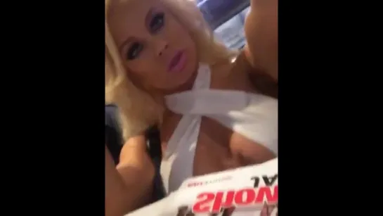 Nikki Delano сочная зрелая сучка и ее большие сладкие сиськи и большая сочная жопа, секс мамка мильфа жопы