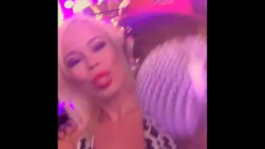 Nikki Delano сочная зрелая сучка и ее большие сладкие сиськи и большая сочная жопа, секс мамка мильфа жопы