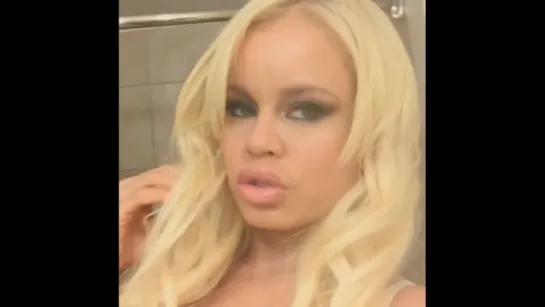 Nikki Delano сочная зрелая сучка и ее большие сладкие сиськи и большая сочная жопа, секс мамка мильфа жопы