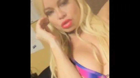 Nikki Delano сочная зрелая сучка и ее большие сладкие сиськи и большая сочная жопа, секс мамка мильфа жопы