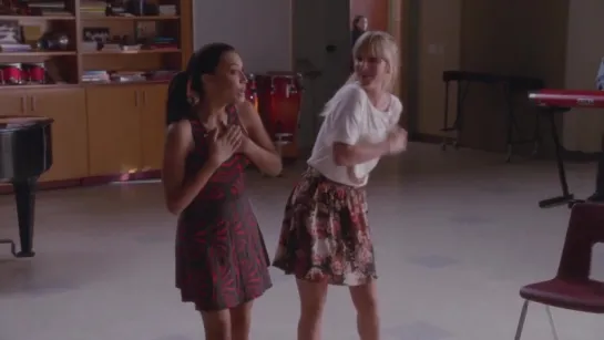 Glee Cast - Hand In My Pocket/I Feel The Earth Move Subtitulada