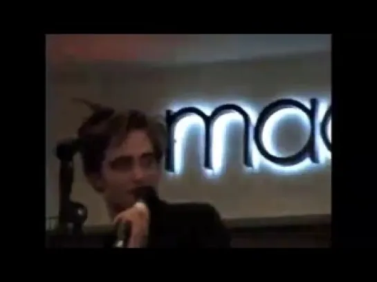 Robert Pattinson Orland Square Mall Chicago Q&A Pt 1 11-12-08