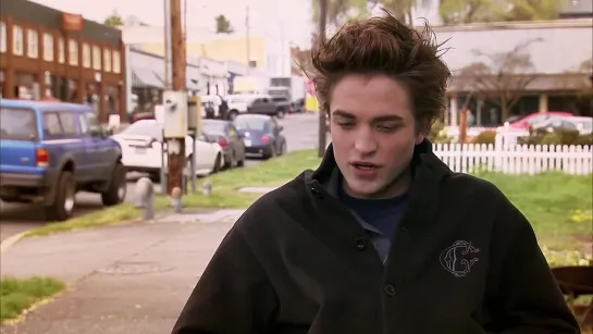 Twilight- Robert Pattinson 'Edward Cullen' On Set Interview