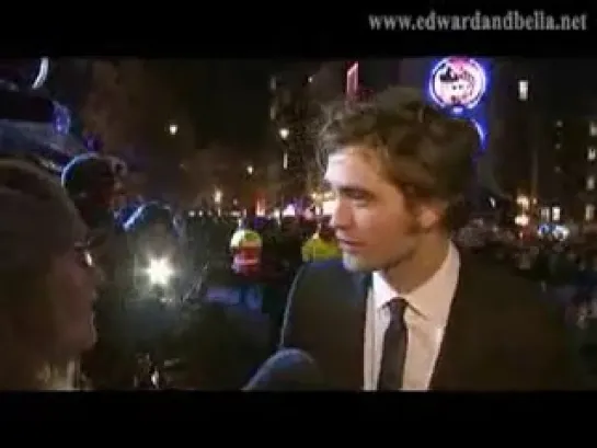 London Premiere - Robert Interview-Posing