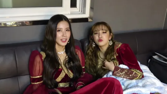 (G)I-DLE @ I-TALK Behind