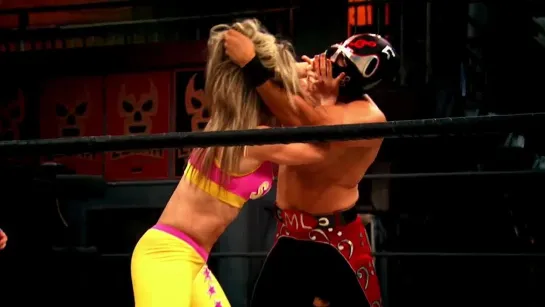 Sexy Star vs El Mariachi Loco