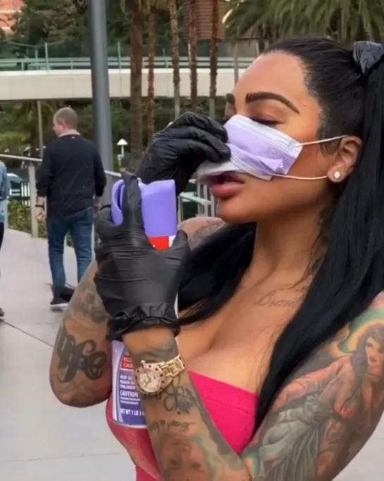 Brittanya Razavi - «Don’t get the Carona Virus»