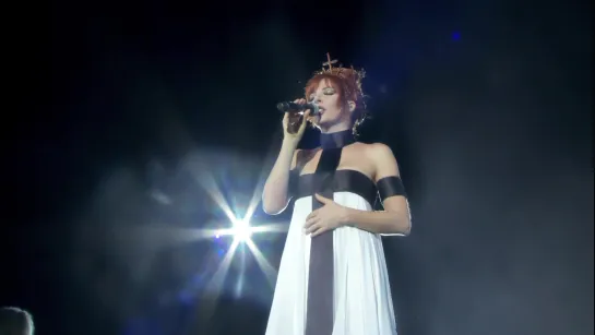 MYLENE FARMER || Nous Souviendrons-Nous || Вспомним Ли Мы || stade de france live || 2009