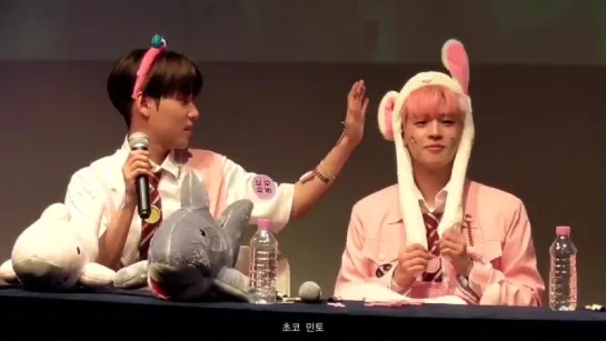 180616 • sinchon fansign • Hyojin, E-tion