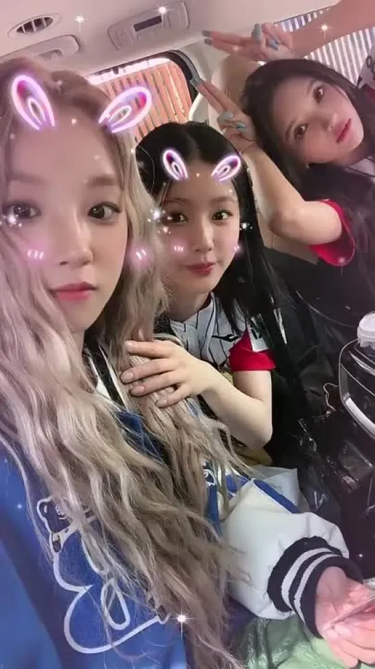 230430 Yuqi @ Weibo