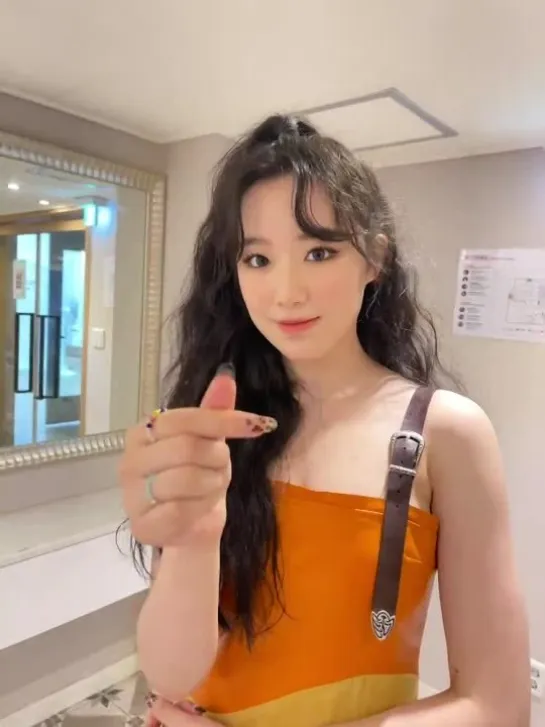 220409 (G)I-DLE's Shuhua @ Weibo