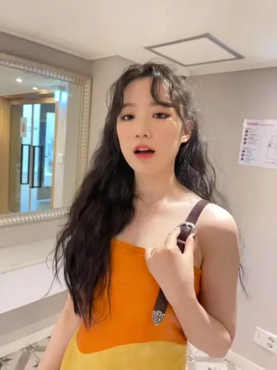 220409 (G)I-DLE's Shuhua @ Weibo