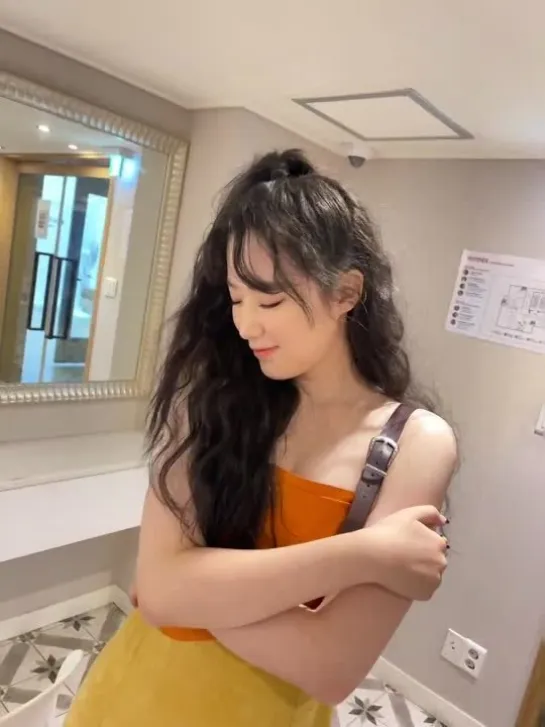 220409 (G)I-DLE's Shuhua @ Weibo