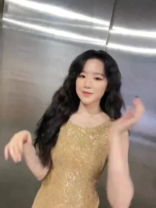 220407 Shuhua @ Weibo Live Photo