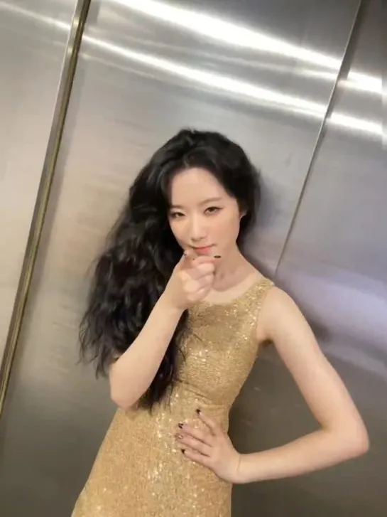 220407 Shuhua @ Weibo Live Photo