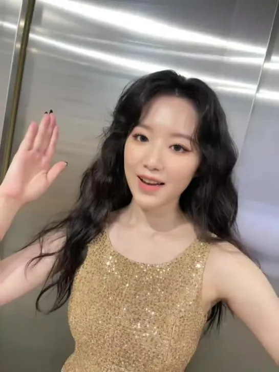 220407 Shuhua @ Weibo Live Photo