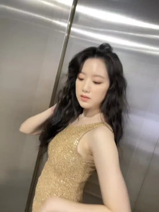 220407 Shuhua @ Weibo Live Photo