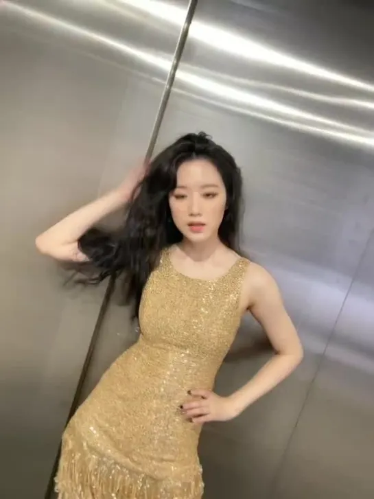 220407 Shuhua @ Weibo Live Photo