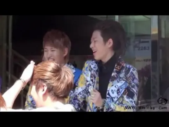 [FANCAM] 11.06.21 MTV The Show Recording - cute Zico laughing