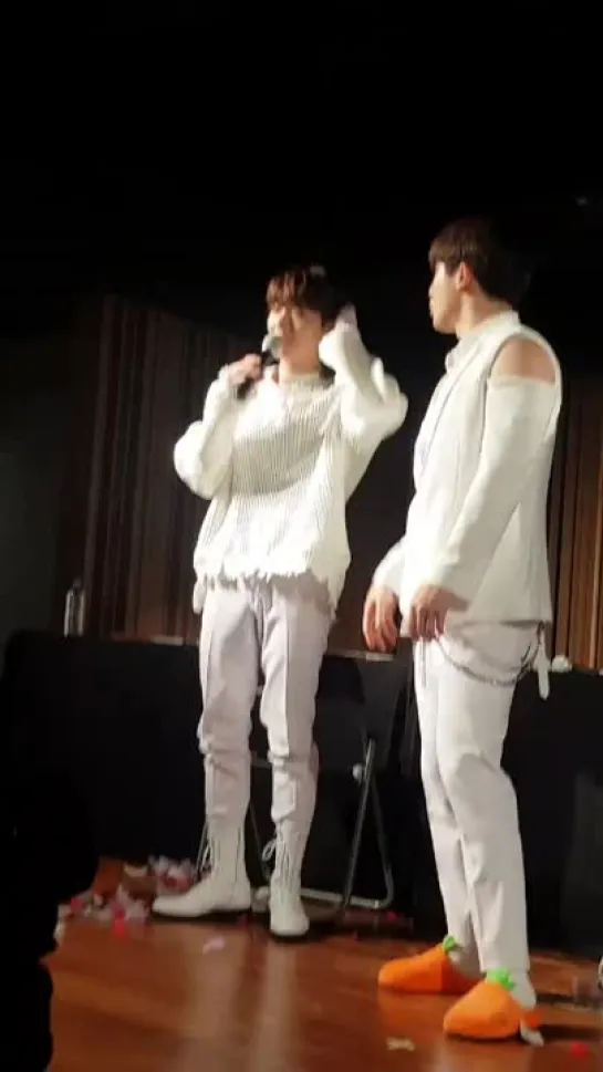 [Fancam][11.11.2018]   fansign in  White Hall Art Center (Gangnam)