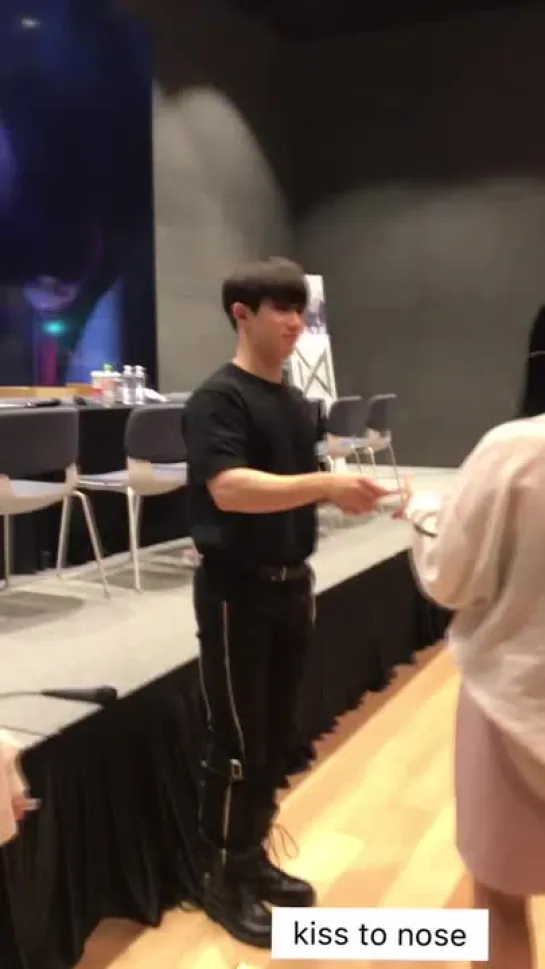 [Fancam][10.11.2018]  fansign in Yeonsan