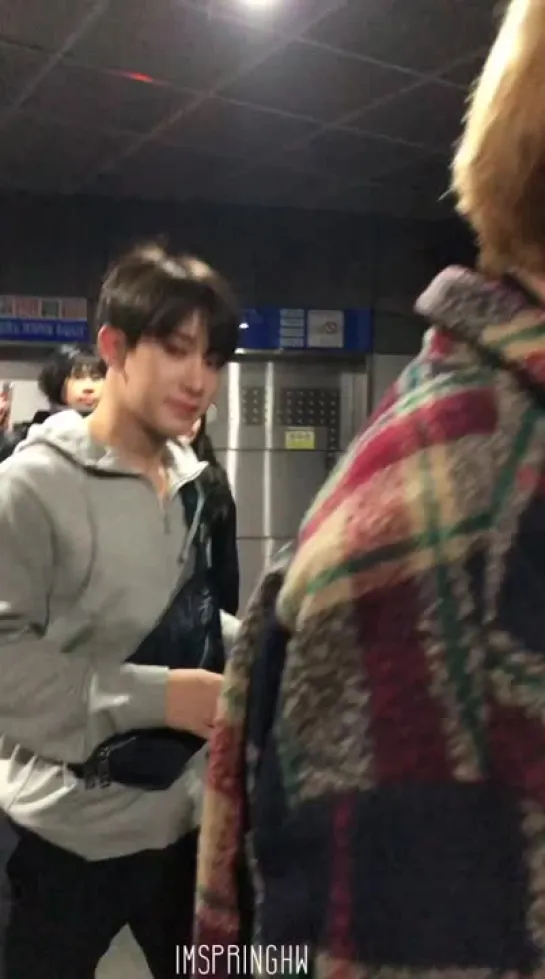 [Fancam][10.11.2018] After  fansign in Yeonsan