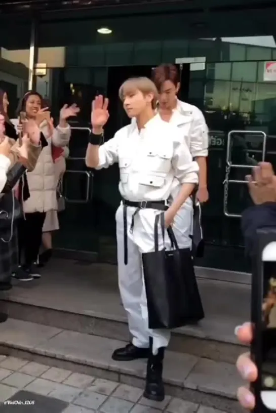 [Fancam][04.11.2018] After fansign in COEX Center