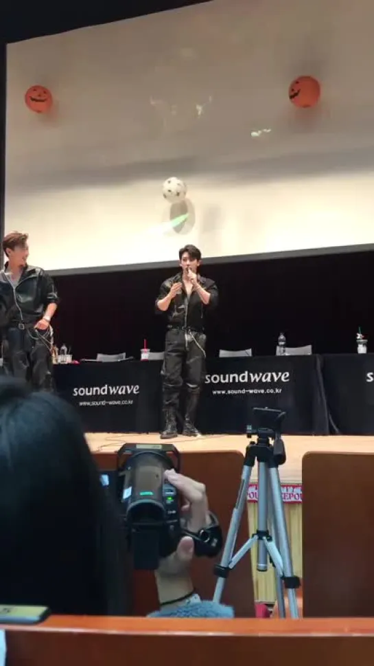 [Fancam][28.10.2018]  fansign in Yeongdeungpo-gu