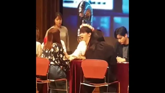 [Fancam][13.05.2018] fansign in Yongsan-gu