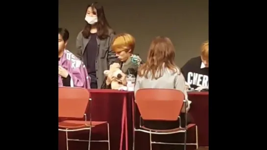 [Fancam][13.05.2018] fansign in Yongsan-gu