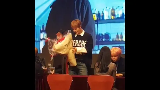 [Fancam][13.05.2018] fansign in Yongsan-gu