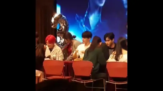 [Fancam][13.05.2018] fansign in Yongsan-gu