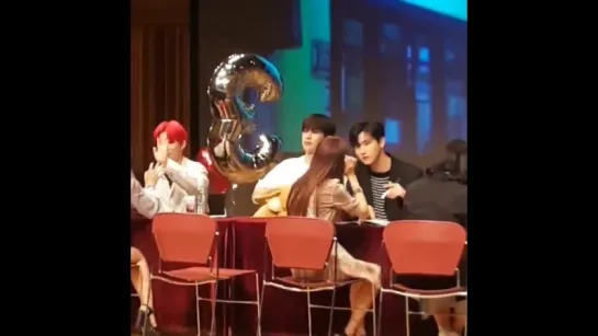 [Fancam][13.05.2018] fansign in Yongsan-gu