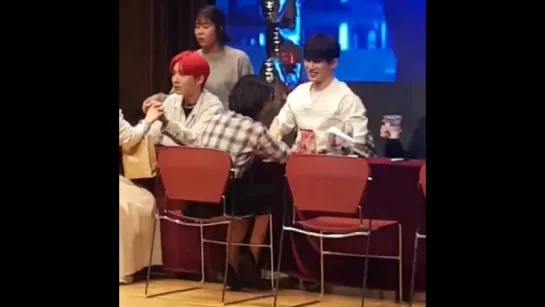 [Fancam][13.05.2018] fansign in Yongsan-gu