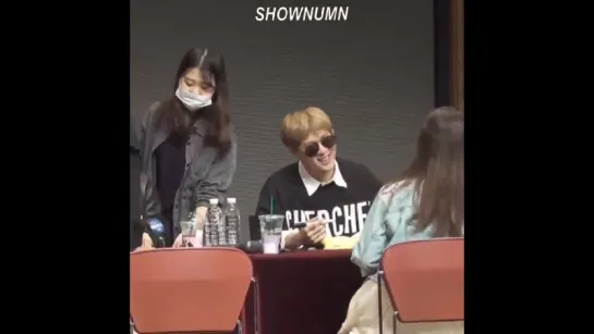 [Fancam][13.05.2018] fansign in Yongsan-gu