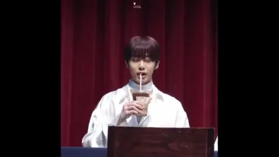 [Fancam][10.11.2017] Aladin fansign (Hyungwon)