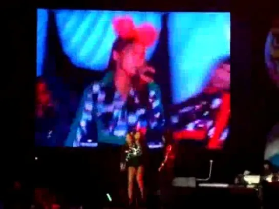 [Fancam] 101225 SISTAR - How Dare You @ 2010 DJ DOC Concert