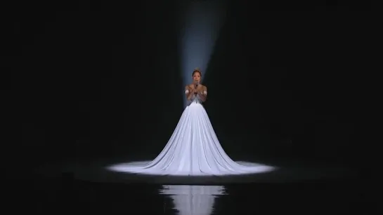 Jennifer Lopez - Feel the Light (Live @ American Idol)