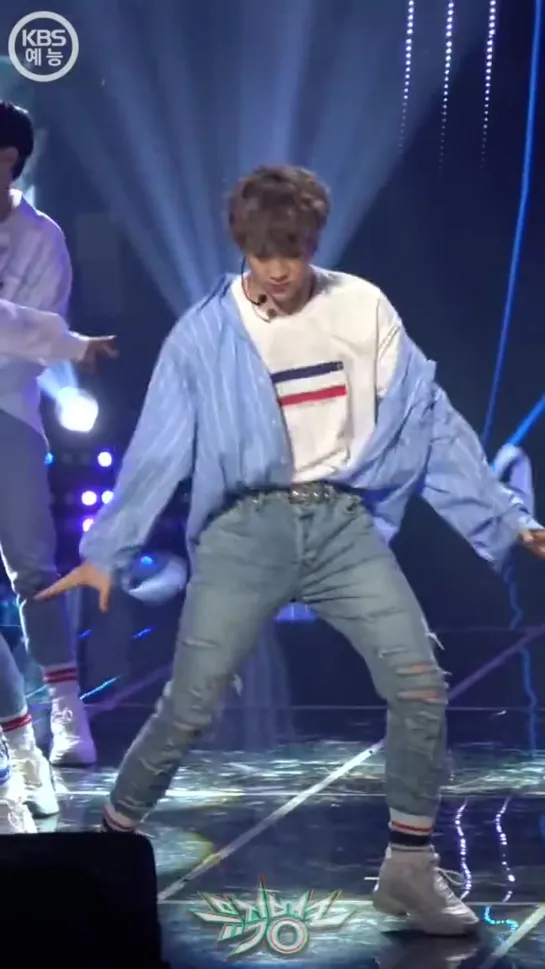 FANCAM | 190503 | Kim Dong Han — «FOCUS» [Music Bank]