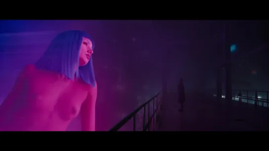 Ана де Армас (Ana de Armas) голая в фильме «Бегущий по лезвию 2049» (2017)